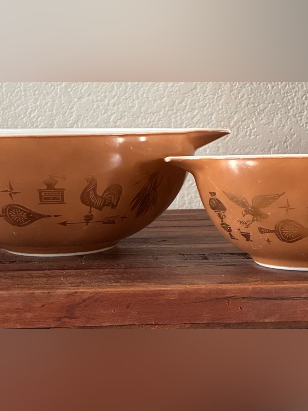 PYREX Vintage Cinderella Set of 2 Glass Mixing Bowls. 1 1/2 Quart and 4 Qt.